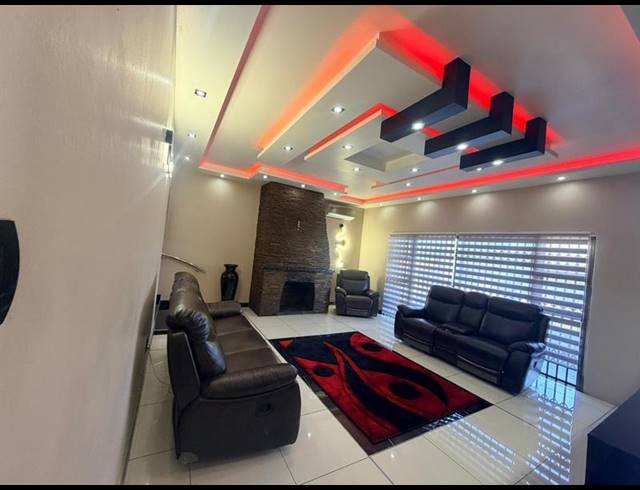 6 BEDROOM HOUSE FOR SALE IN FREELAND PARK